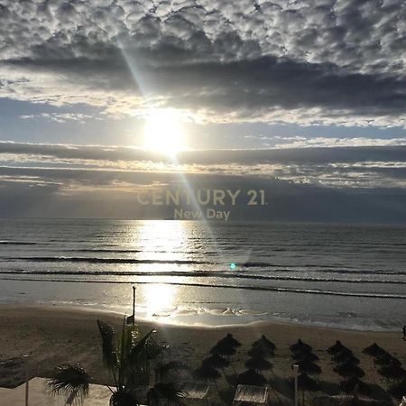 Sea View Apartment Durrës Esterno foto